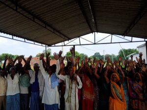 Ghazipur: The garbage is being washed by the municipality by laying heaps of garbage on the roadside