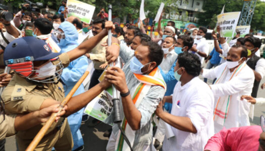 Lathicharge on congressmen going to protest scams in Corona period, many injured