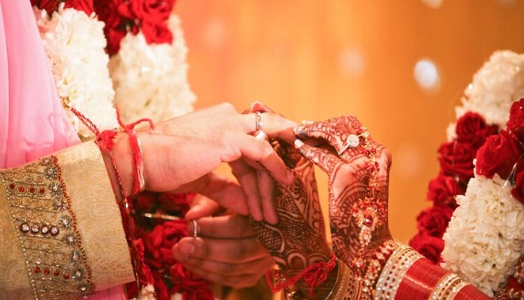 Agra: 2 daughters-in-law escaped from jewelery carrying cash before their honeymoon