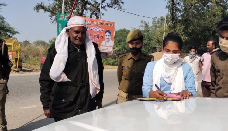 Firozabad: A one-day policeman became a challan for not wearing his father's mask
