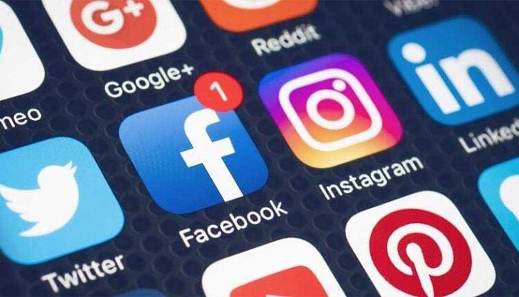 Video of people pushing the bus in Pakistan goes viral, Indians are doing different types of funny comments, watch videos