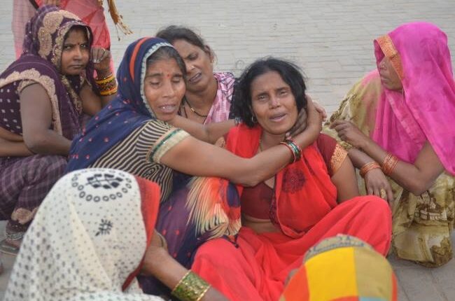 Unnao: Four people, including father and son, lost their lives in a road accident