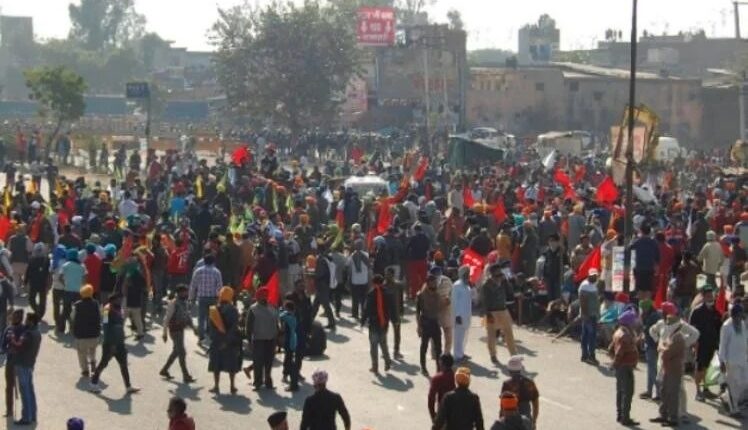 Due to farmer agitation, supply of fruits, vegetables and milk was interrupted in many states, the speed of about 3000 trucks stopped