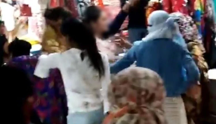 UP-Etah: Ruckus caused by teenager calling girl a aunt, girl beaten up