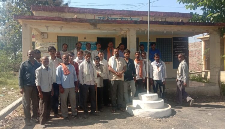 Due to lack of transformers, farmers are not getting irrigation in their fields