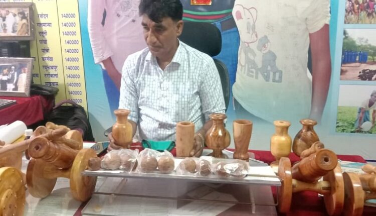 Handloom products will increase the income of self-help groups