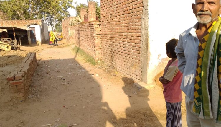 Aligarh: - Lekhpal Pratap Singh flaunts the orders of DM