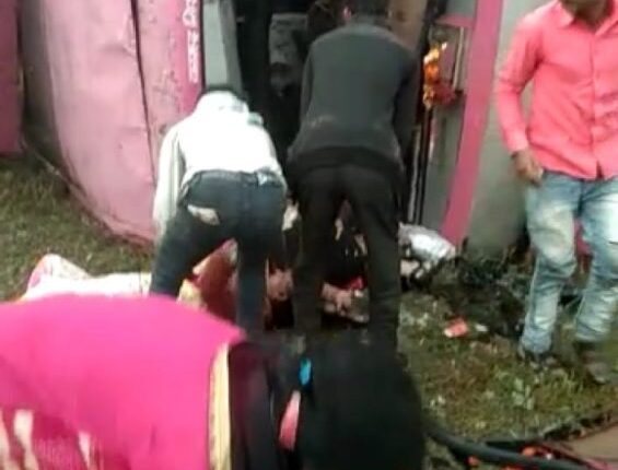 Passenger bus going to Chitrakoot overturns, dozen passengers injured