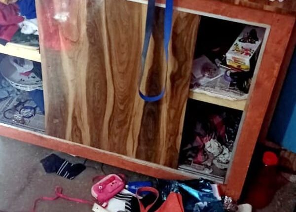 Choro made the target of two houses, took away cash and jewelery