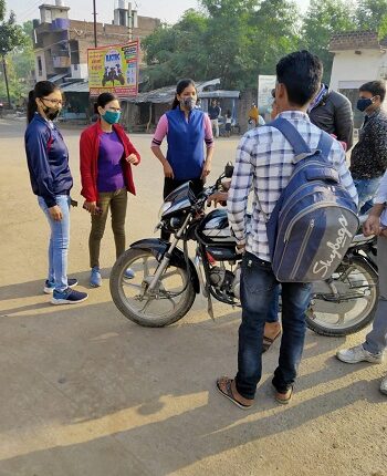 Jhansi: Anti-Romeo team made students aware inside and outside coaching centers