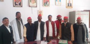 All India Insurance Employees strike, Ganesh Dutt Mishra joins Samajwadi Party