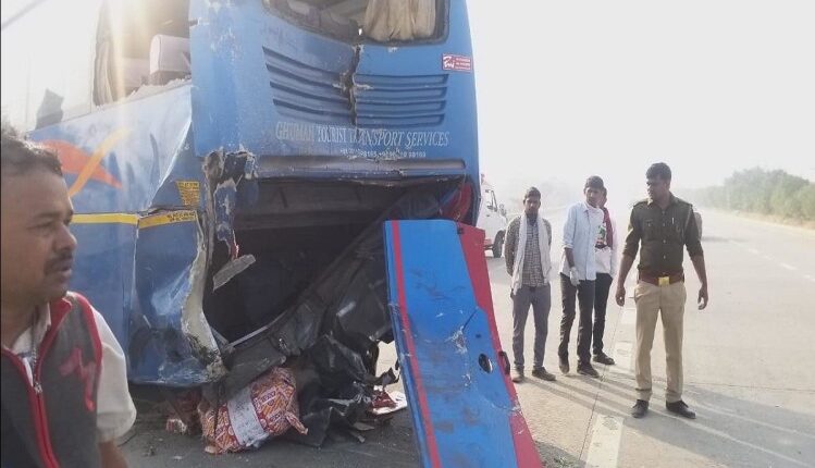 Yamuna Expressway crashes, 2 dead in private bus and Eicher Cantor collision