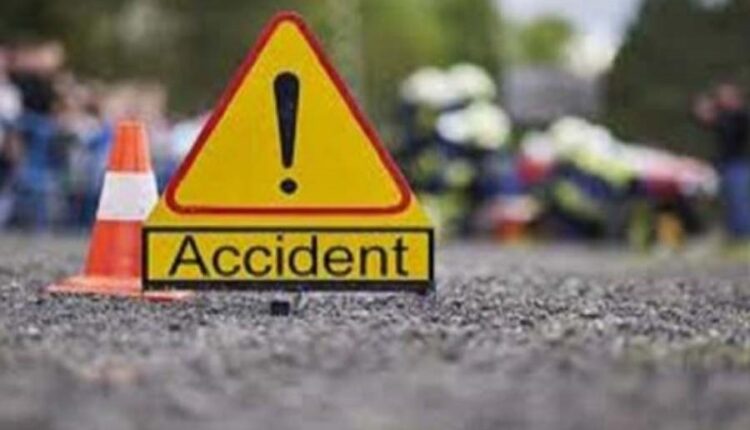 Kanpur: Roadways bus collides with car