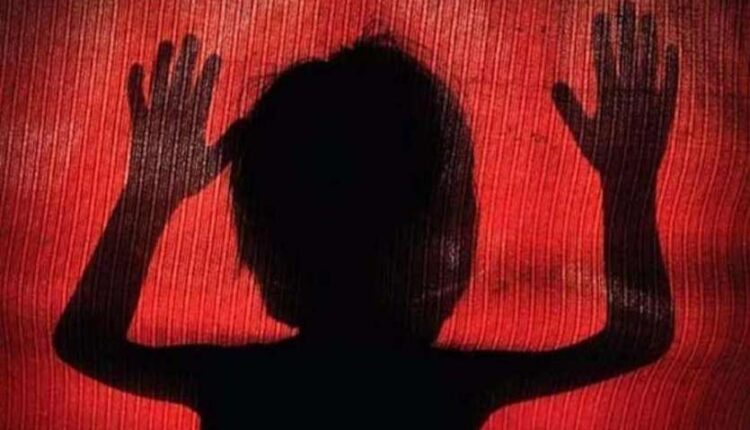 Sultanpur: Three-year-old innocent girl was beaten up by a young man from a neighboring village