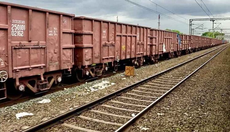 The bullies threw the nephew of the BJP leader in front of the train, chopped off