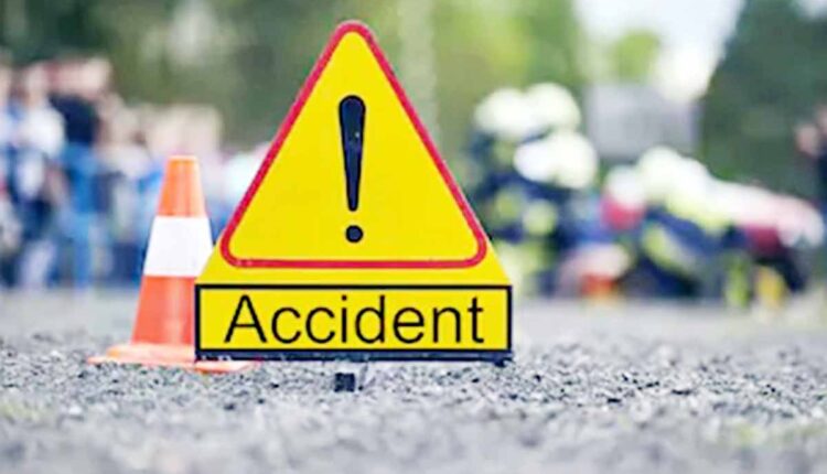 UP: Fierce road accident, overturned by DCM divider, 1 killed 5 injured