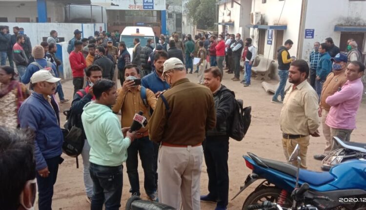 Truck and car collided strongly, 4 people died