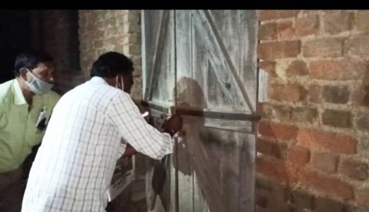 Storage of illegal urea found in two godowns in Multai: Agriculture Department sealed warehouse