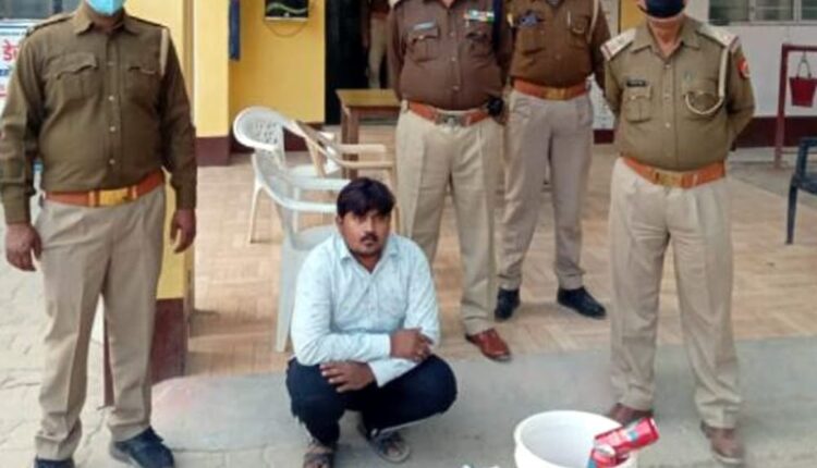 Kabrai and Ajnar police arrested two, including liquor, Excise Department team also involved in the campaign