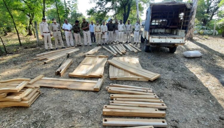 The constant action by forest area officer Suman Parmar created a stir in the forest mafia, raiding the furniture mark shops and seized 60 lamps.