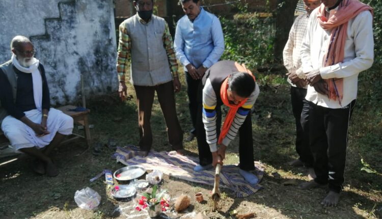 MLA of Healthwell Ayurvedic Bhawan in village Kharkhari of Katni district did land worshiping, Sarpanch Secretary and villagers will be present.