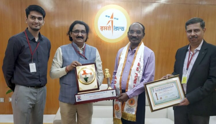 Dr. K.K. Sivan received 'Suryabhushan International Award'
