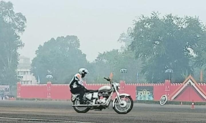 World record made by sitting on motorcycle's tail light, drove 111 km Royal Enfield
