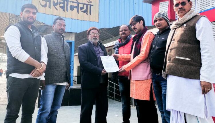 BJP leaders gave a letter to the railway minister, demanding to run a passenger train