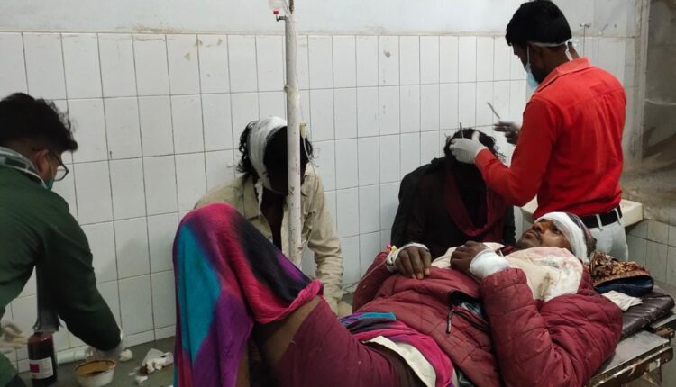 Sticks in two sides, one dozen injured on both sides