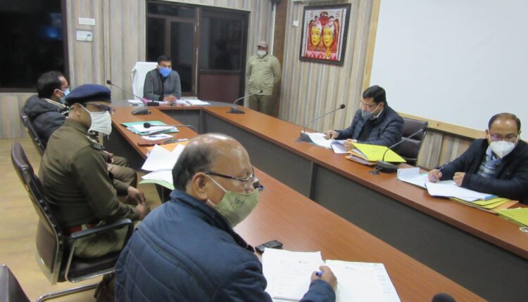 Quickly fix roads pits so that accidents can be prevented: District Magistrate Savin Bansal