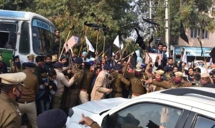 On the convoy of Chief Minister Manohar Lal Khattar, farmers showered protest by showing lathi poles, black flags