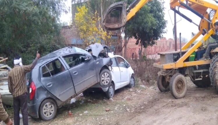 UP: Tragic accident, overturned car while crossing the divider, 2 bike riders killed in grip