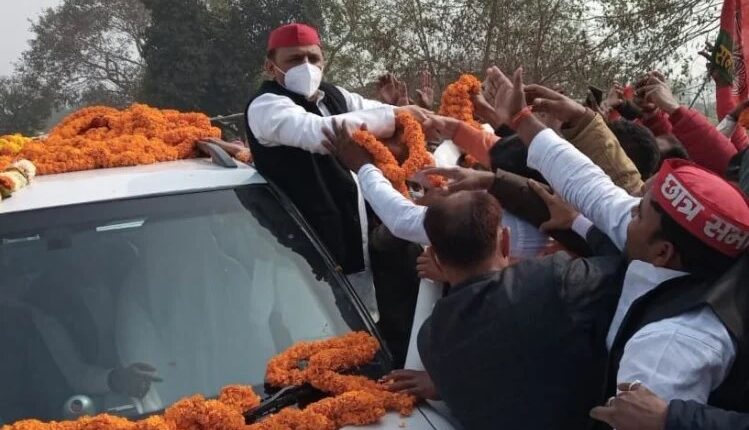 UP: SP National President Akhilesh Yadav appeals to the people on his visit to Jaunpur - this time the last election is to be won otherwise democracy will not survive