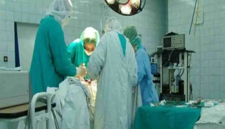 Kanpur: Female doctor's negligence, towel left in the stomach during the operation, the patient's condition deteriorated