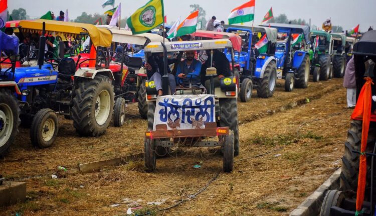 UP: UP Police stopped many farmer leaders going to attend Kisan rally to be held on January 26