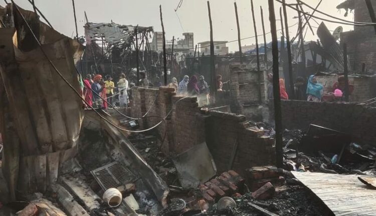 Fire in Ghazipur dairy farm area of ​​Delhi, 100 slums burnt