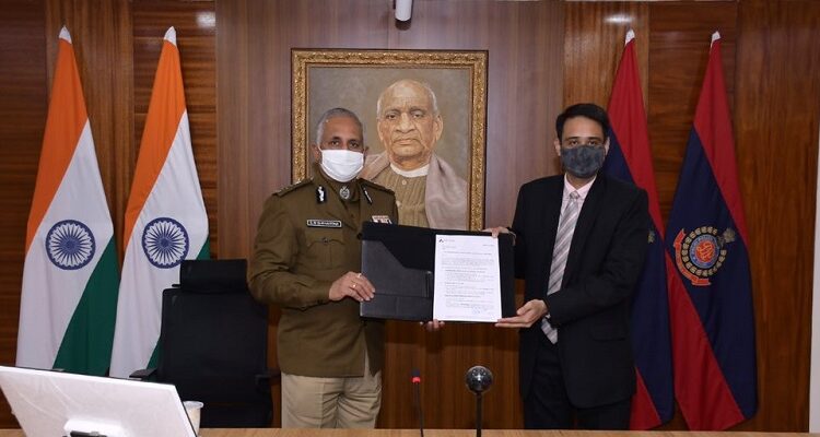 Delhi Police Commissioner announced to increase insurance cover for policemen