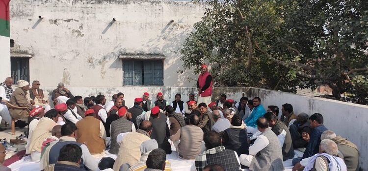 Samajwadi Party's monthly meeting held at Samta Bhavan