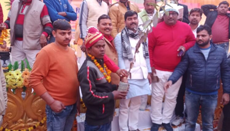 Under the Chief Minister's Collective Marriage Scheme, the three blocks' mass marriage marriage scheme block was held at Harrington Ganj.