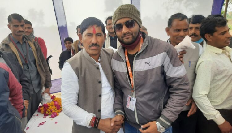 Minister Suresh Rathkheda arrived to express condolences to the family members of the crash accident