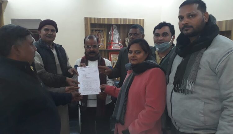 Government Teachers Association, through legislators, handed over demand letter to Chief Minister