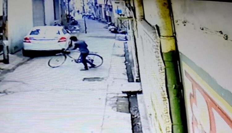 Robbery has taken place many times in the same area, police completely failed to catch the thieves