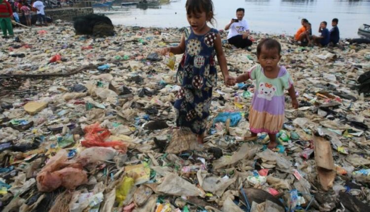 Khaki's felony: a businessman beaten badly by a baton