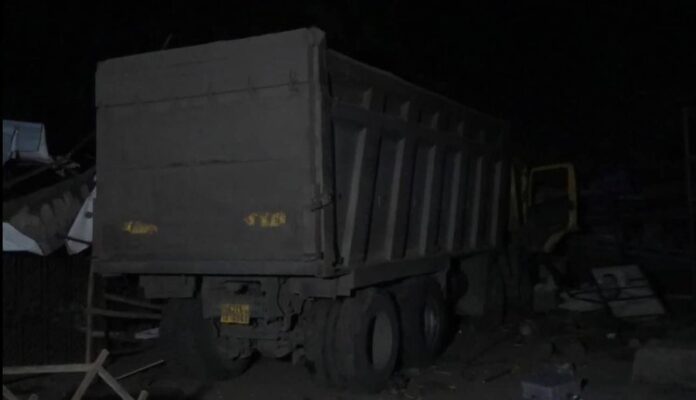 Truck crushed 18 laborers sleeping on footpath in Surat, 13 killed
