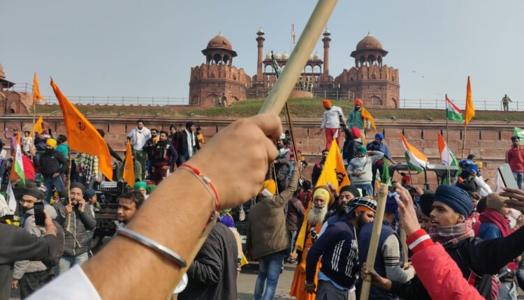 Delhi: Farmer turned violent on Republic Day, police vacated red fort by charging sticks