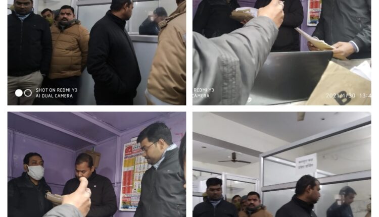 The process of making fake documents was going on in the tehsil of Sitapur