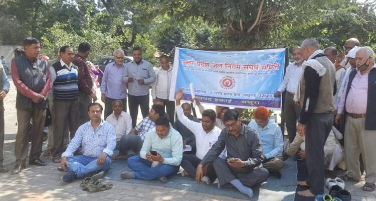 Demonstration of employees at Jalanigam office continues for 10th day