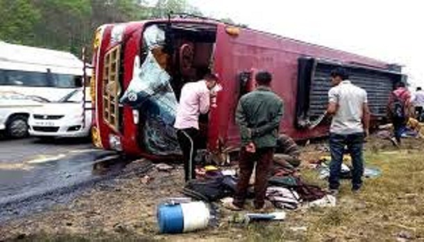 Buses from Indore-Bhopal overturned, many injured, two soldiers from Bulandshahr crushed
