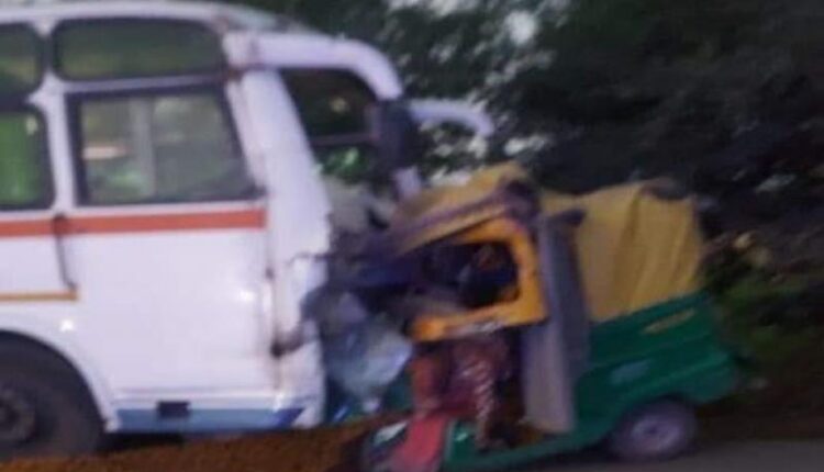 Madhya Pradesh: 13 people killed in a fierce road accident, bus and auto collision