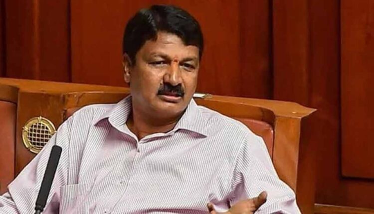 Karnataka Water Resources Minister Ramesh Jarkiholi resigns badly in sex CD case